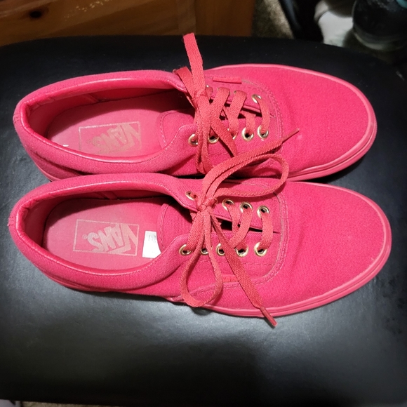 Red vans - Picture 1 of 5